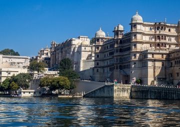 india-udaipur-cop