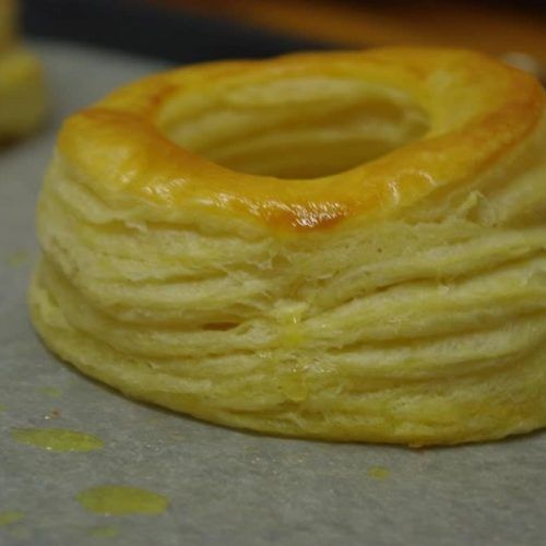 Vol-au-vent con mousse di prosciutto cotto e formaggio fresco