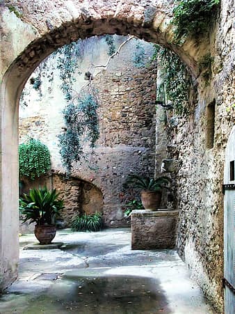 Castello Aragonese Scorcio Interno Min 1