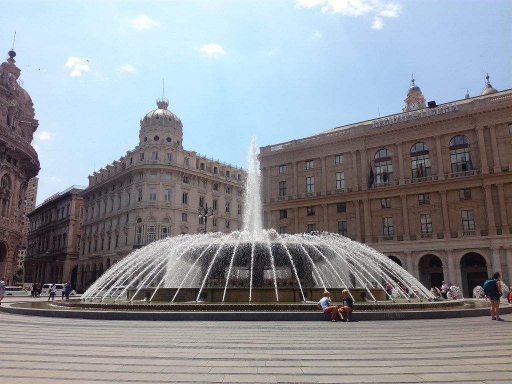 Fontana Di Piazza Ferrari A Genova Min