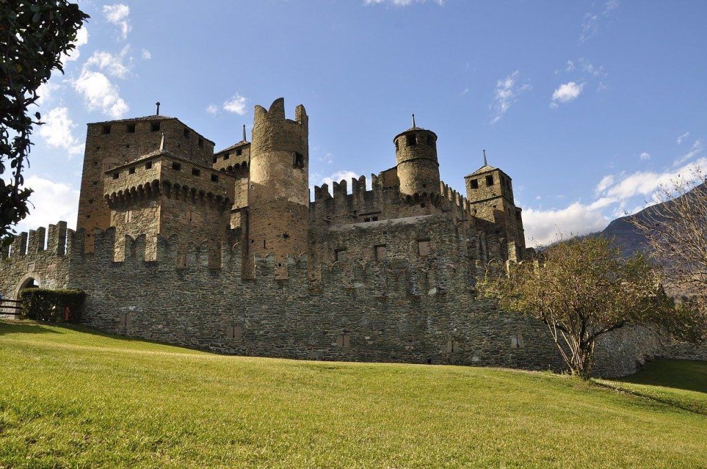 Castello Di Fenis Valle Daosta Min