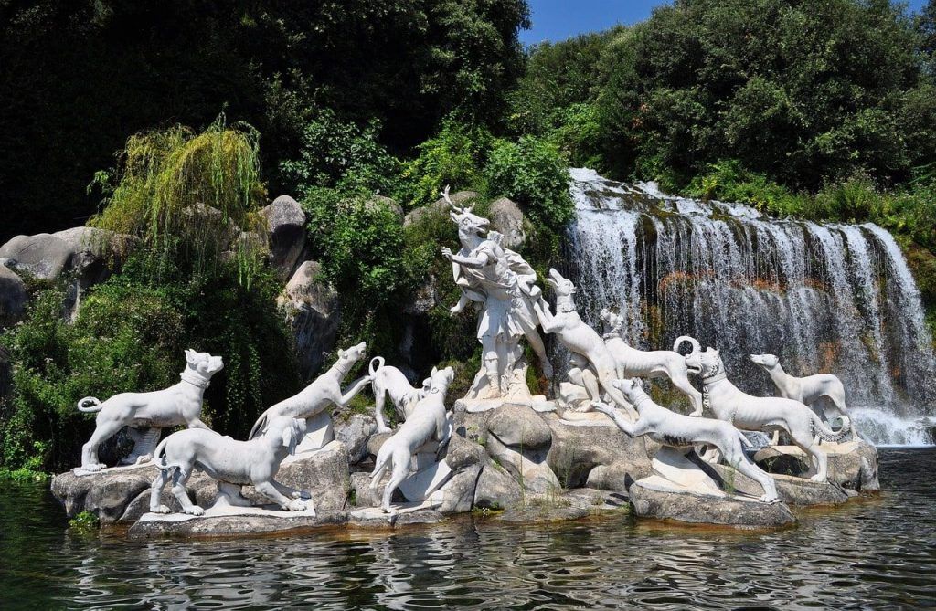 Fontana Dei Giardini Del Parco Reale Min