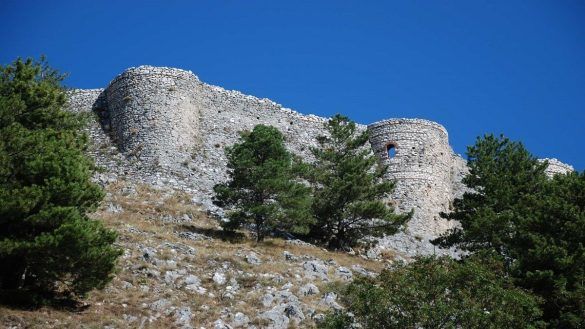 Castello Di Roccamandolfi In Molise