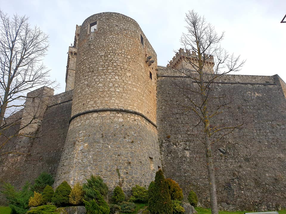 castello piccolomini abruzzo min