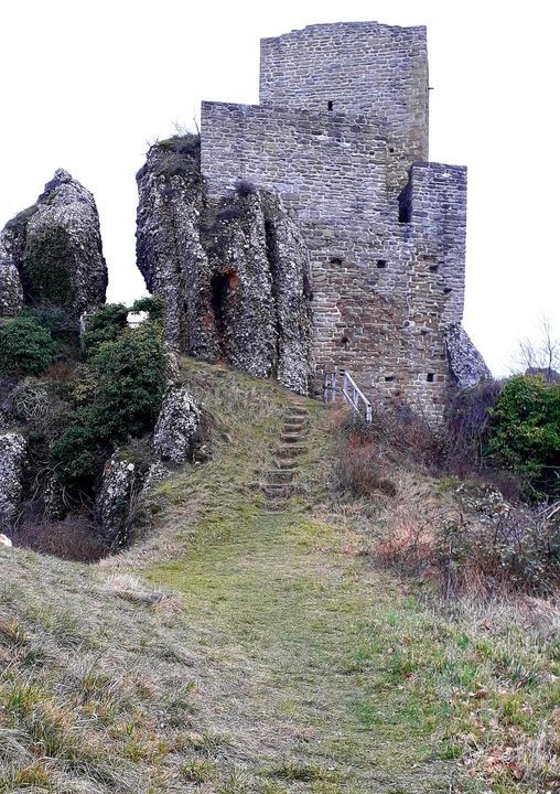 castello di pietrarubbia paese fantasma nelle marche