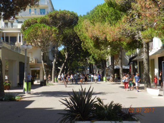 riccione viale ceccarini min