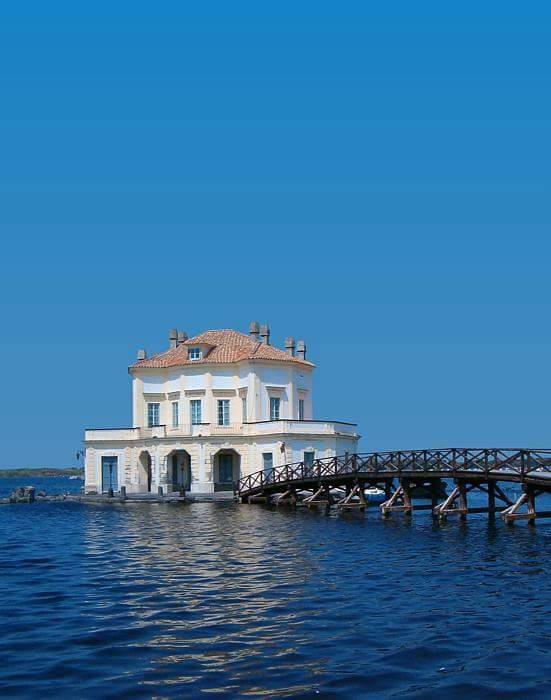 casina vanvitelliana a Bacoli min