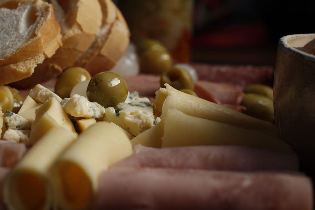 tagliere di salumi antipasti del pranzo di natale friuliano