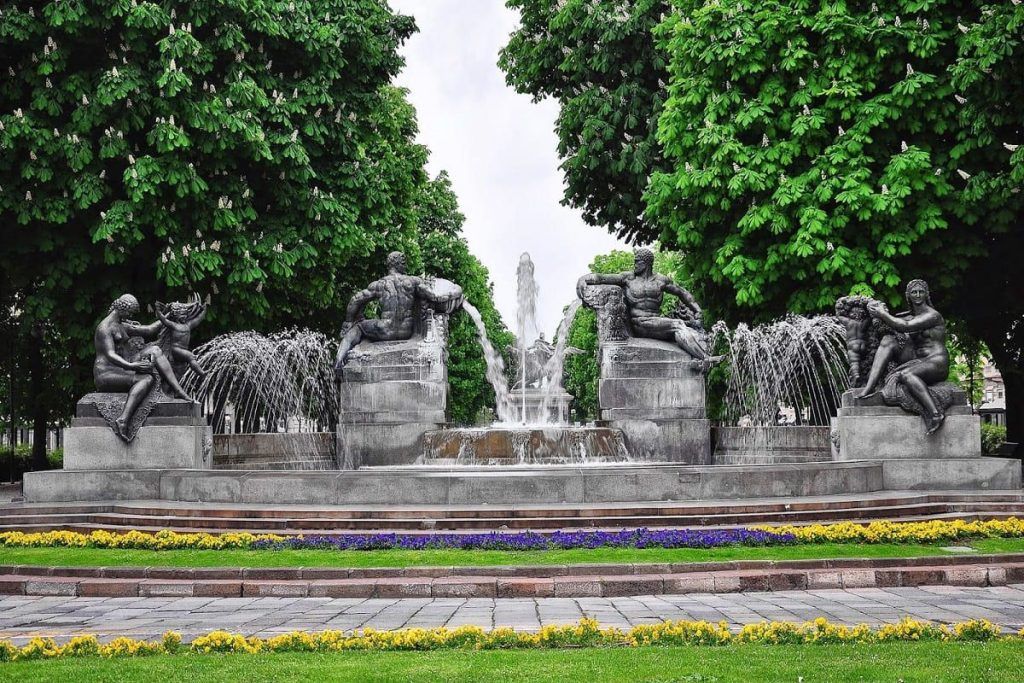 Fontana Angelica di Piazza Solferino torino magica luoghi della magia bianca 1