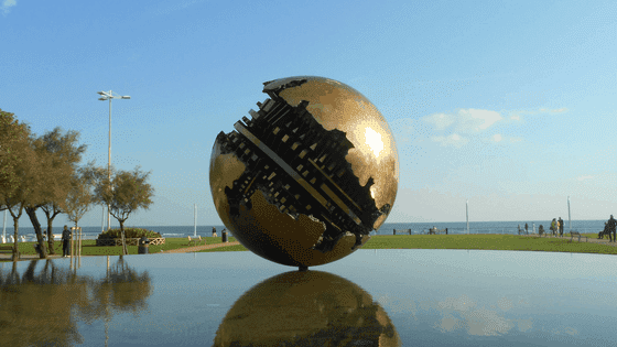 Pesaro Capitale della Cultura 2024 sfera di arnaldo pomodoro 1