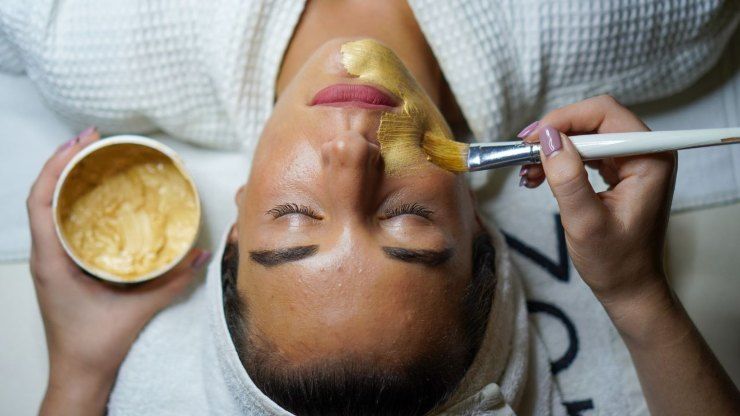 Maschera viso con bucce di banana