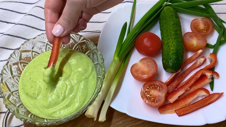 Olio di oliva nel latte salsa condimento