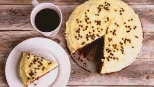 torta alla crema e chicchi di caffe