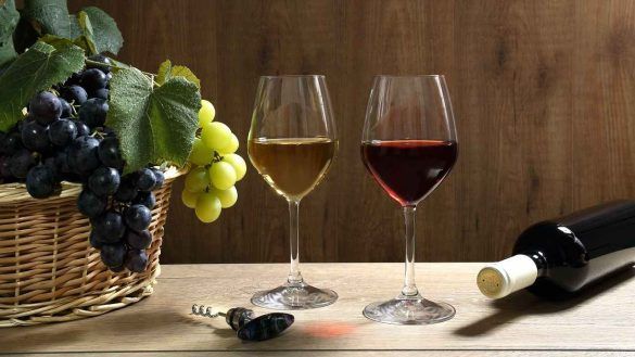 Cirò Vino bianco e vino rosso nei calici