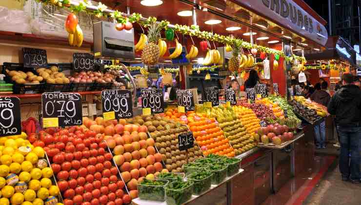 Boqueria, le sue bancarelle ordinatissime e coloratissime 