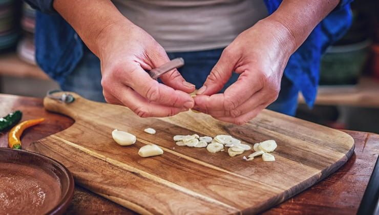 Clean the garlic cloves