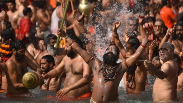 bagno nel fiume Gange