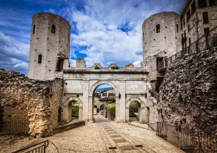 le mura del borgo di spello