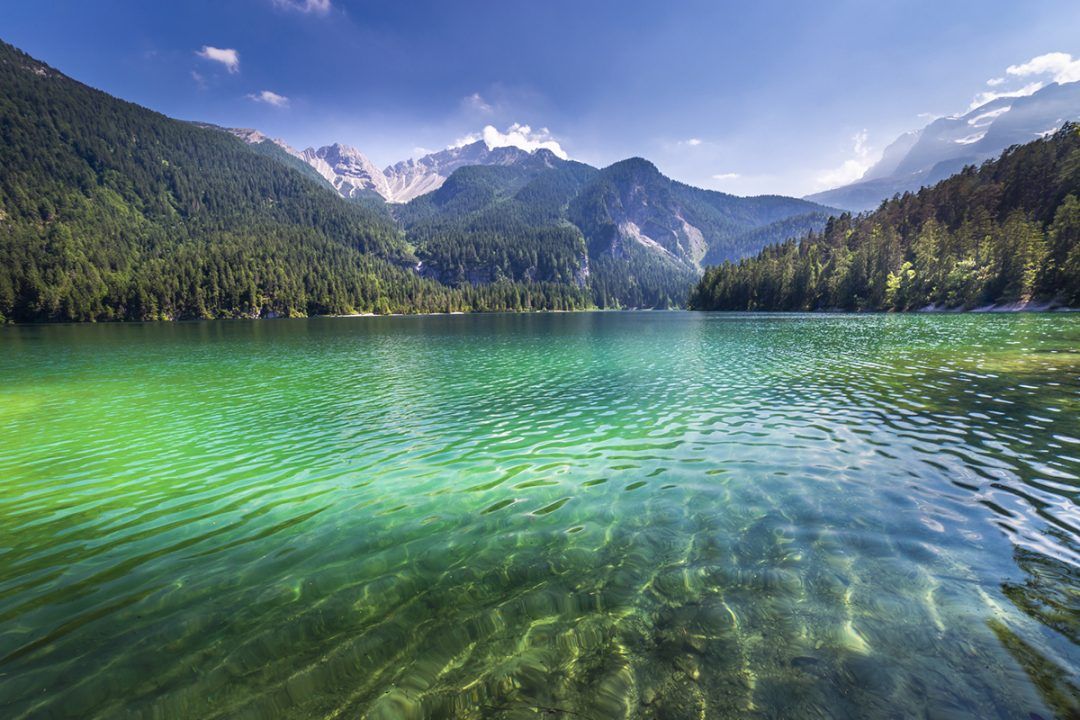 lato di Tovel lago identico ai Caraibi