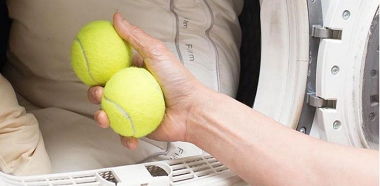 Metti due palline da tennis in lavatrice: il tuo bucato non sarà più lo  stesso