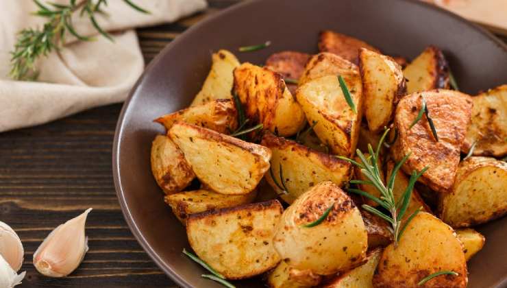 Patate al forno: più buone con il bicarbonato di sodio 