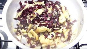 Aggiungere il radicchio