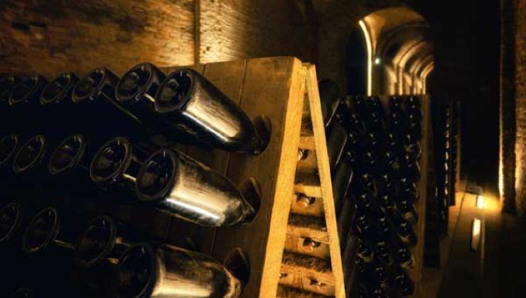 Come posizionare una bottiglia di Champagne