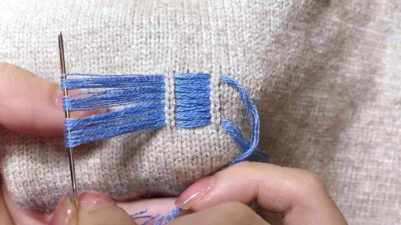 La Tecnica Segreta Delle Sarte Per Eliminare Un Buco Da Un Maglione