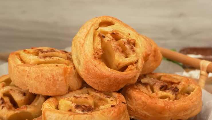 Dolce con 2 mele e una pasta sfoglia