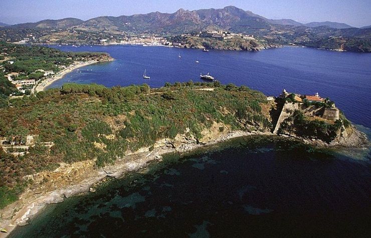 Faro di Capo Focardo itinerario dei fari isola d'Elba