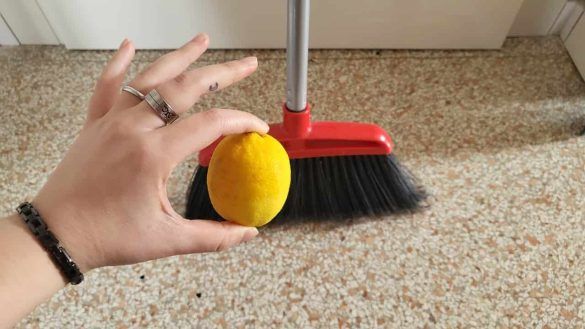 Limone sulla scopa