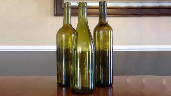bottiglia di vino vuota