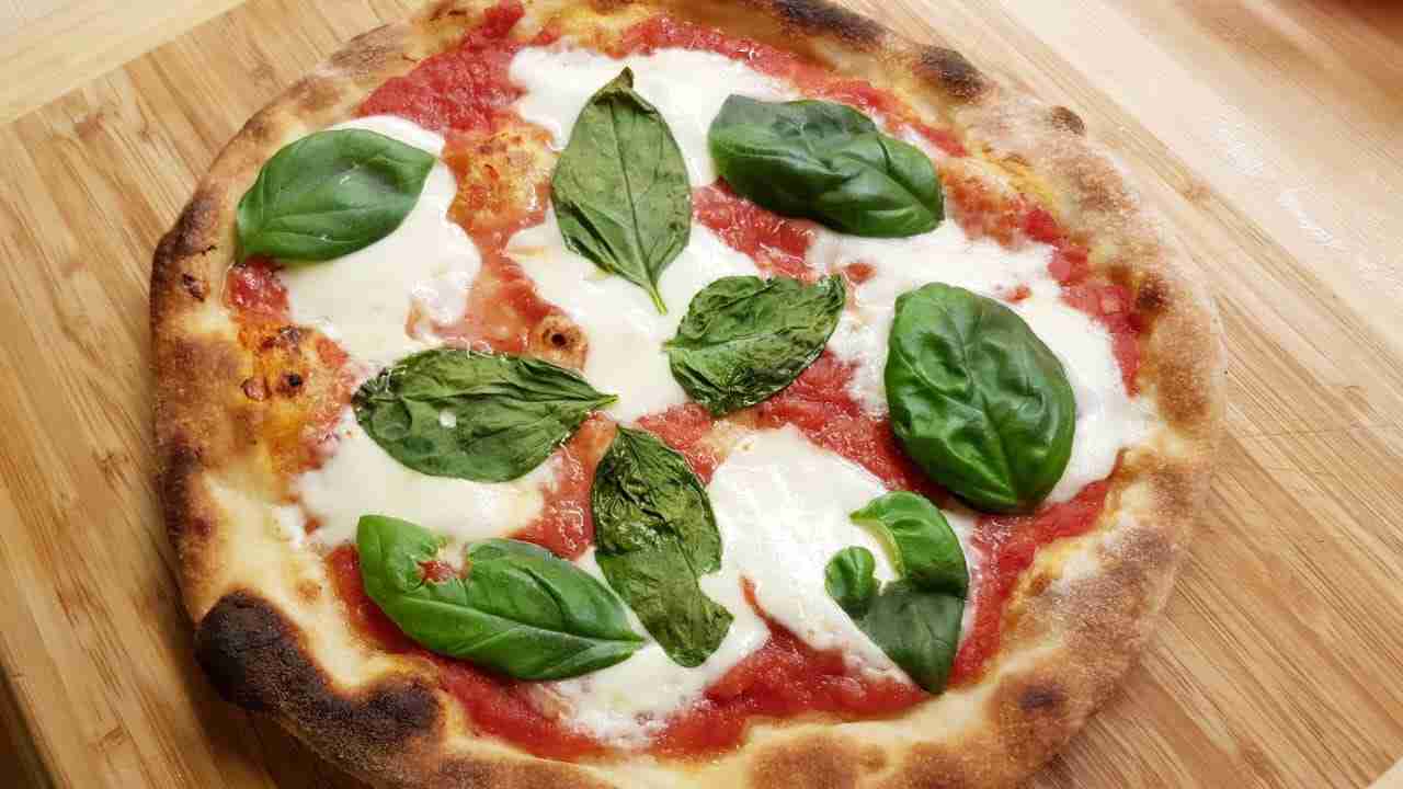 Pizza napoletana fatta in casa, la ricetta - Pizza Mon Amour