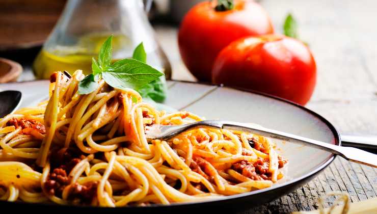 Spaghetti ragù con paprika e origano
