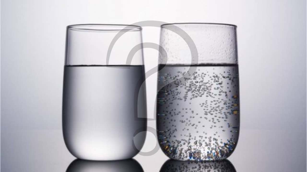 Acqua naturale o frizzante: quale è consigliata bere secondo gli esperti