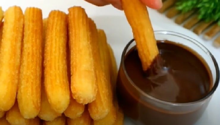 Churros fatti in casa al cioccolato