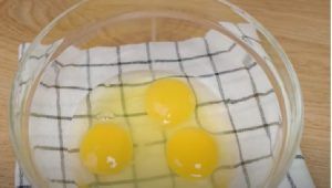 Ciotola con uova