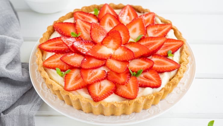 Crostata di fragole con crema pasticcera 