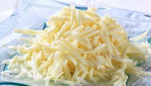grattuggiare il formaggio