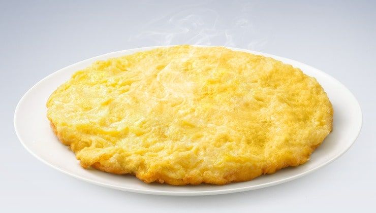 Piatto con frittata alla spagnola