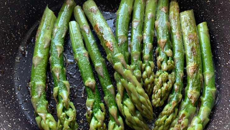 Asparagi in padella