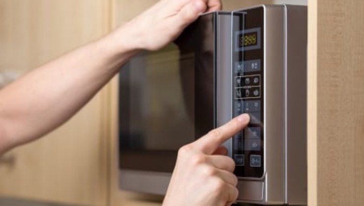 Cibi da evitare nel forno a microonde 