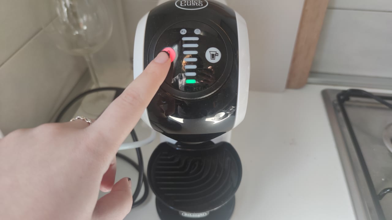 Come pulire la macchinetta del caffè da calcare e incrostazioni, bastano 2  minuti