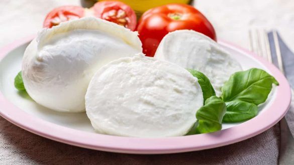 Mozzarella di bufala impiattata