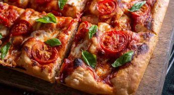 Pizza in teglia morbida e deliziosa: la ricetta adatta anche per gli inesperti