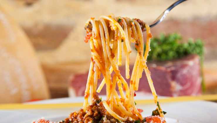 Mangiare gli spaghetti con o senza cucchiaio