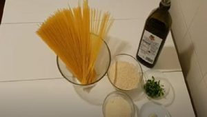 Alimenti per la pasta con la mollica