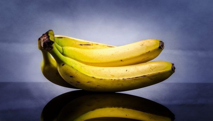 Banane frutta nera
