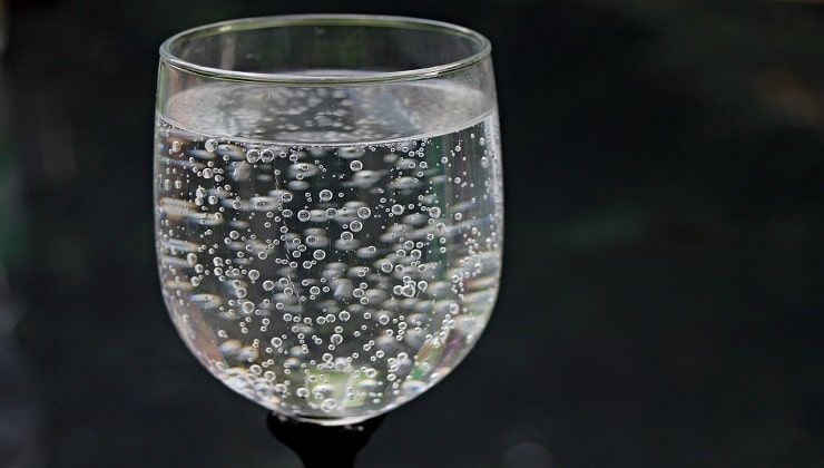 Bicchiere d'acqua minerale