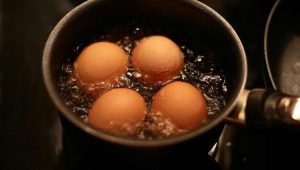 bollire le uova